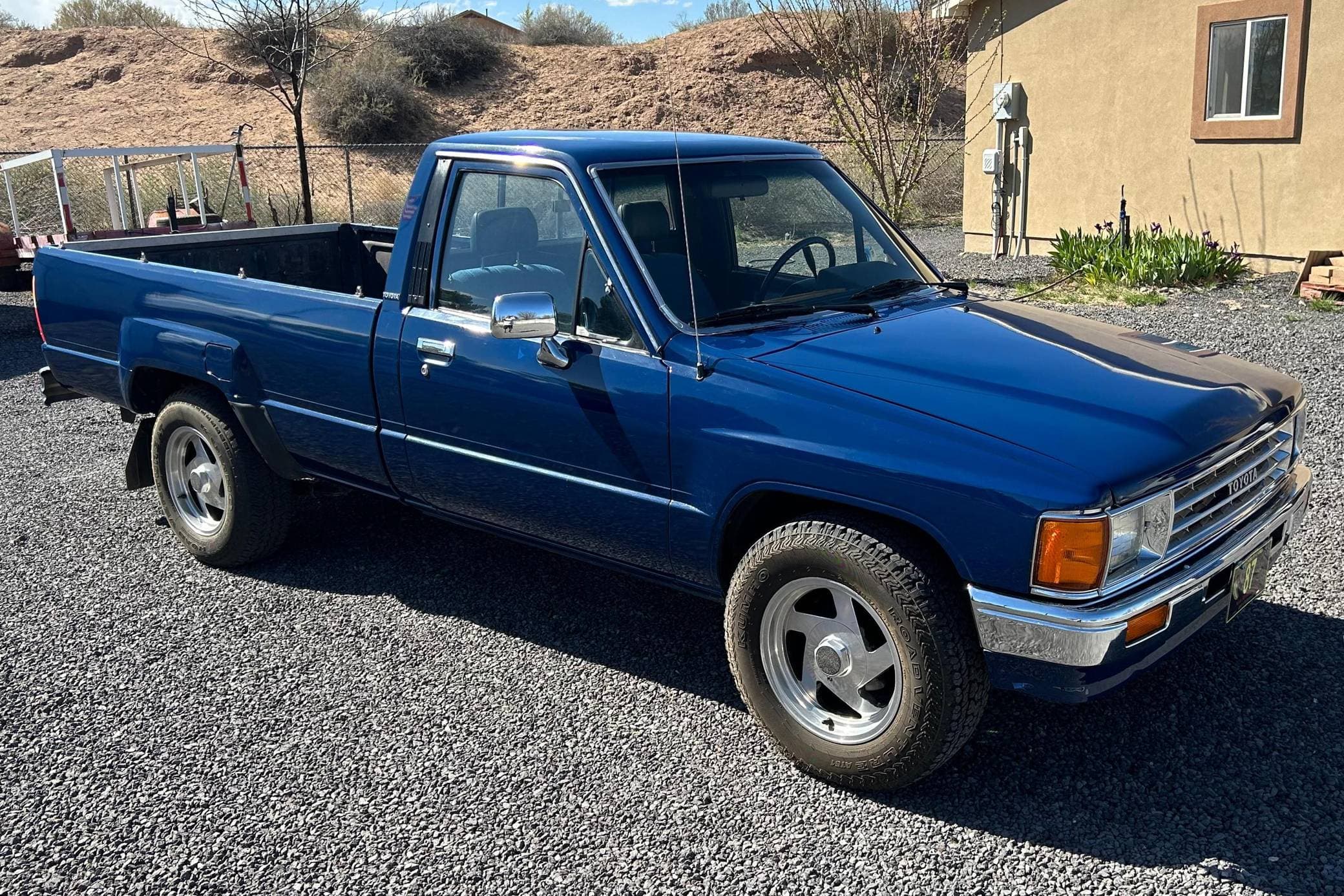 1987 Toyota Pickup sold for $6,000