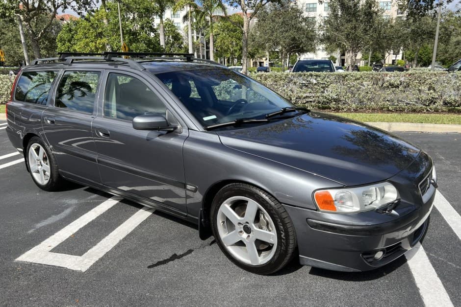 2004 Volvo V70R sold for $8,500