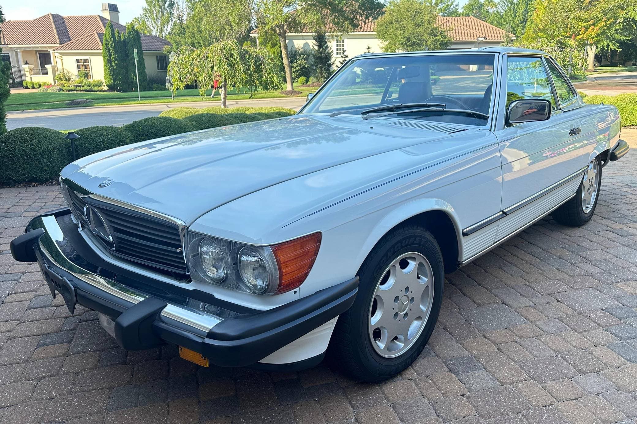1989 Mercedes-Benz R107 SL sold for $9,960