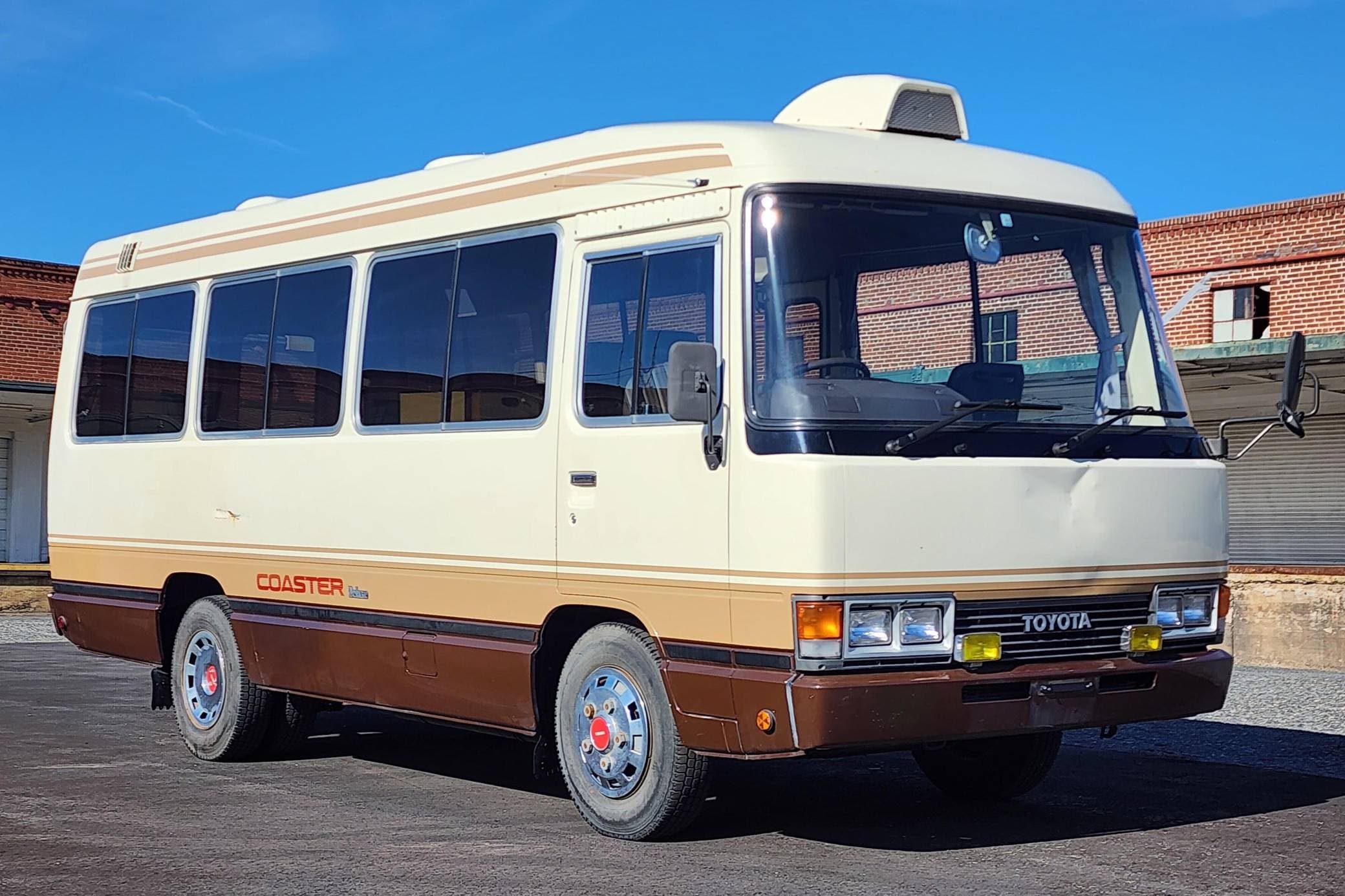 1989 Toyota Coaster sold for $10,100