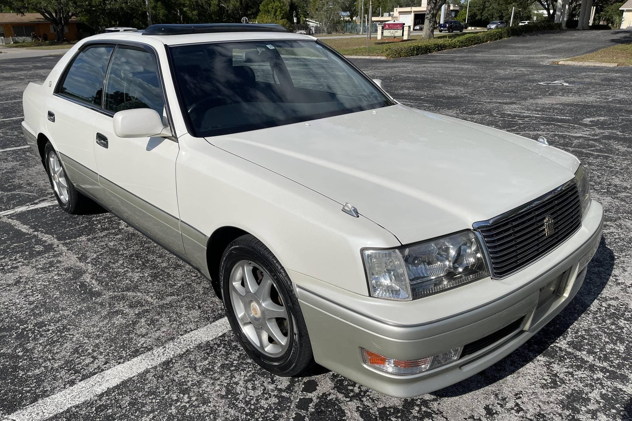 1997 Toyota Crown sold for $10,600