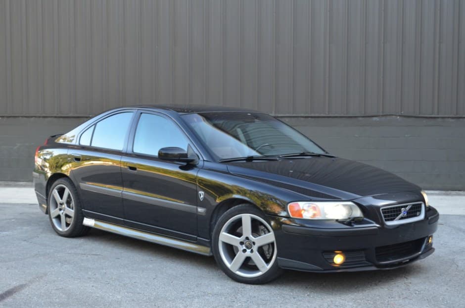 2004 Volvo S60R sold for $3,450