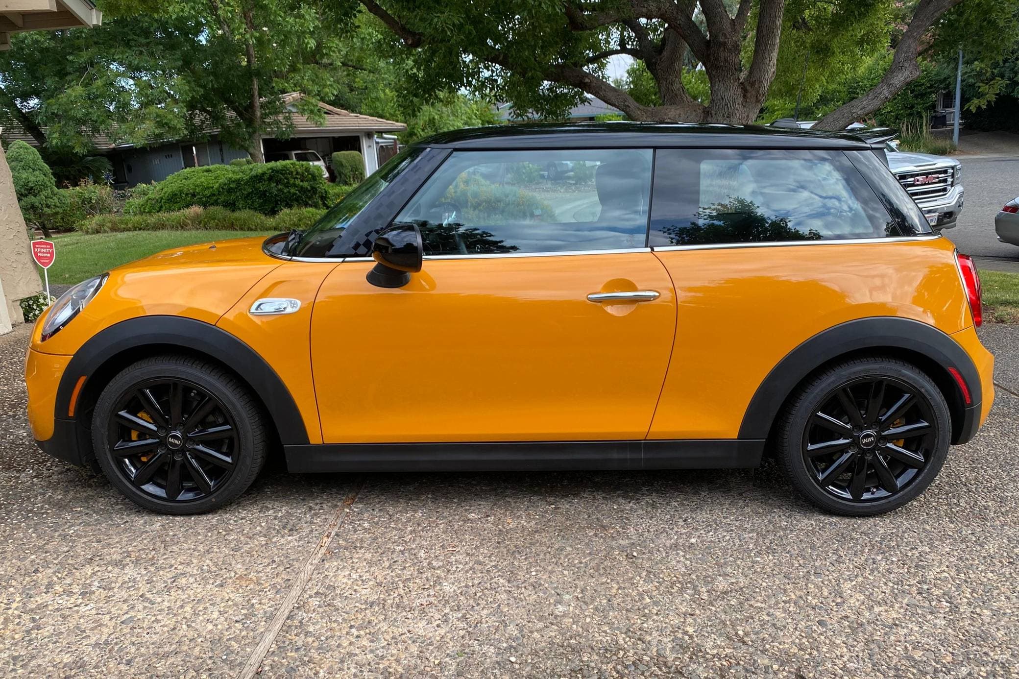 2015 MINI Cooper sold for $15,250