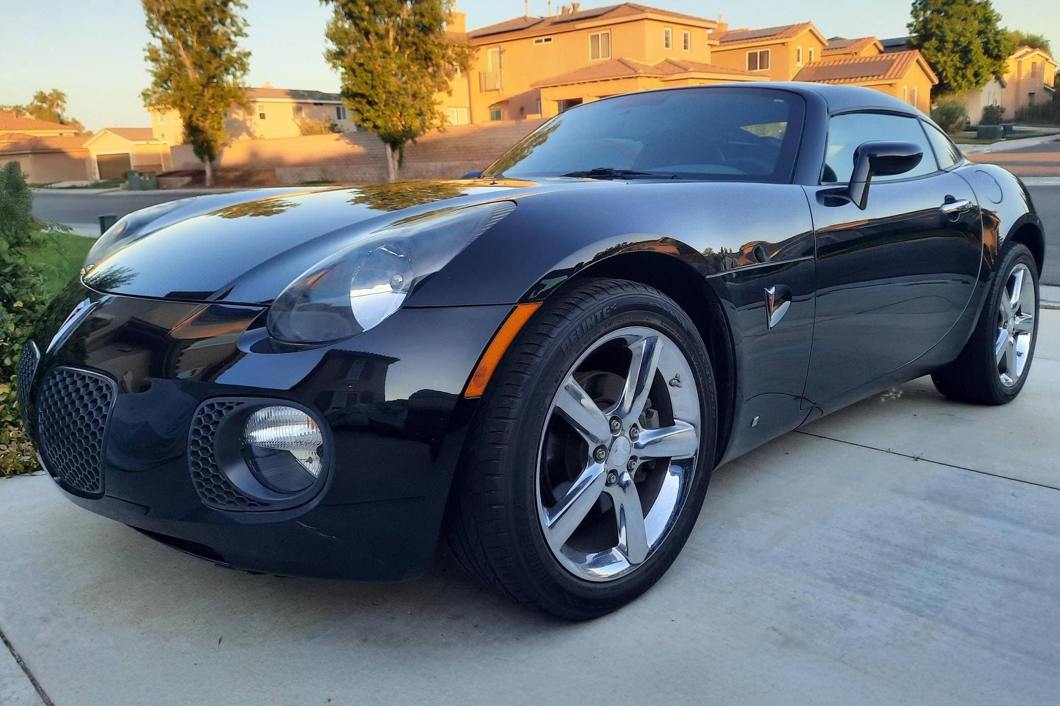 2009 Pontiac Solstice sold for $16,250
