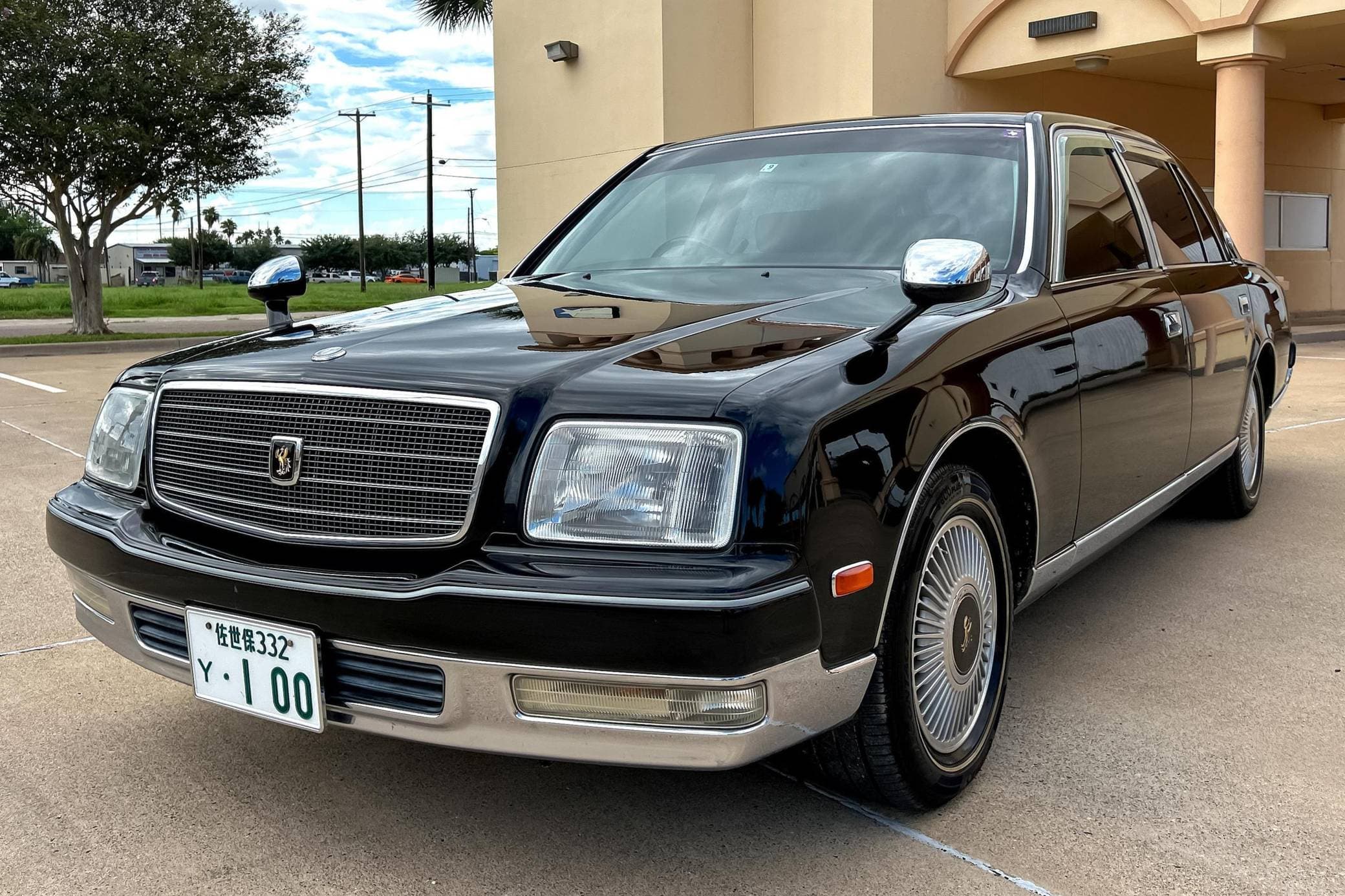 1997 Toyota Century sold for $15,100