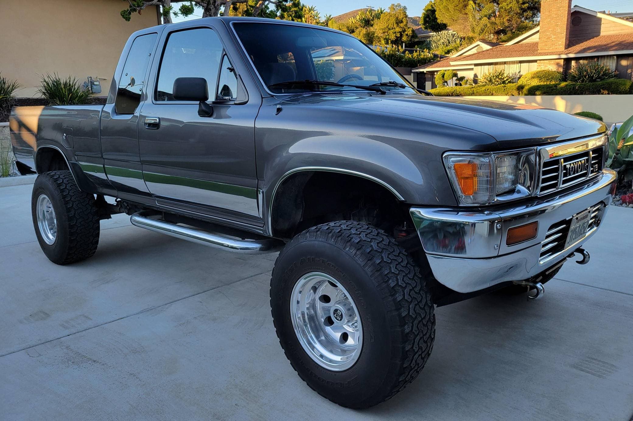 1989 Toyota Pickup sold for $19,250