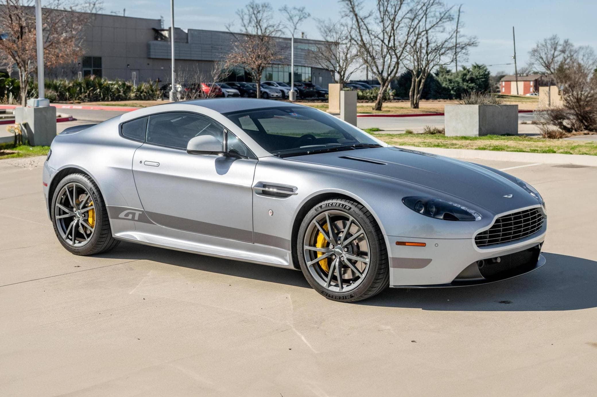 2015 Aston Martin Vantage sold for $62,007
