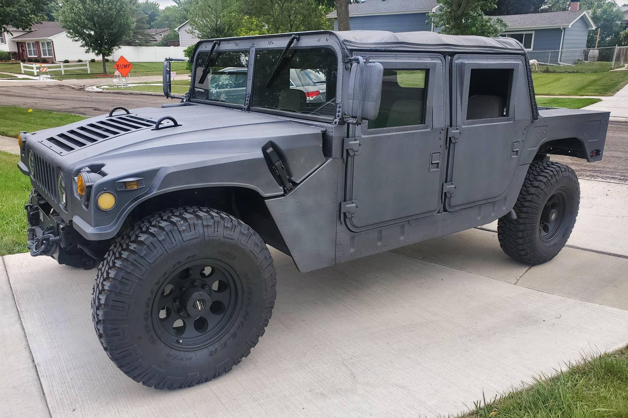 2000 AM General Hummer sold for $21,250