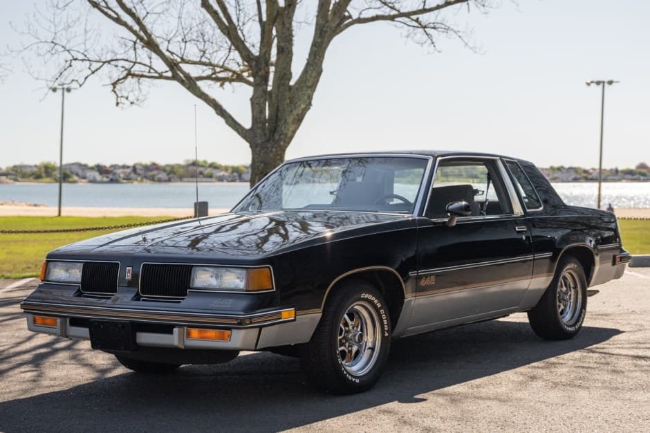 1987 Oldsmobile 442 sold for $14,500
