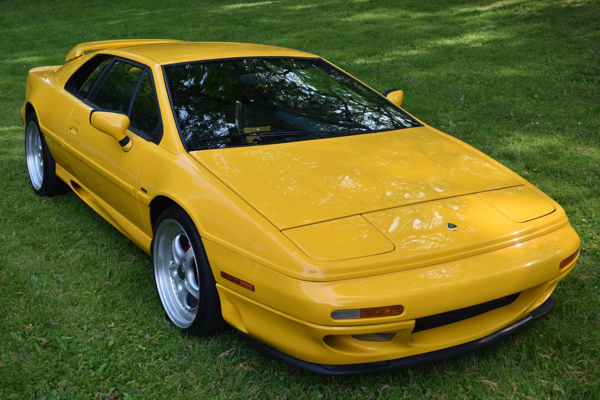 1994 Lotus Esprit sold for $26,000