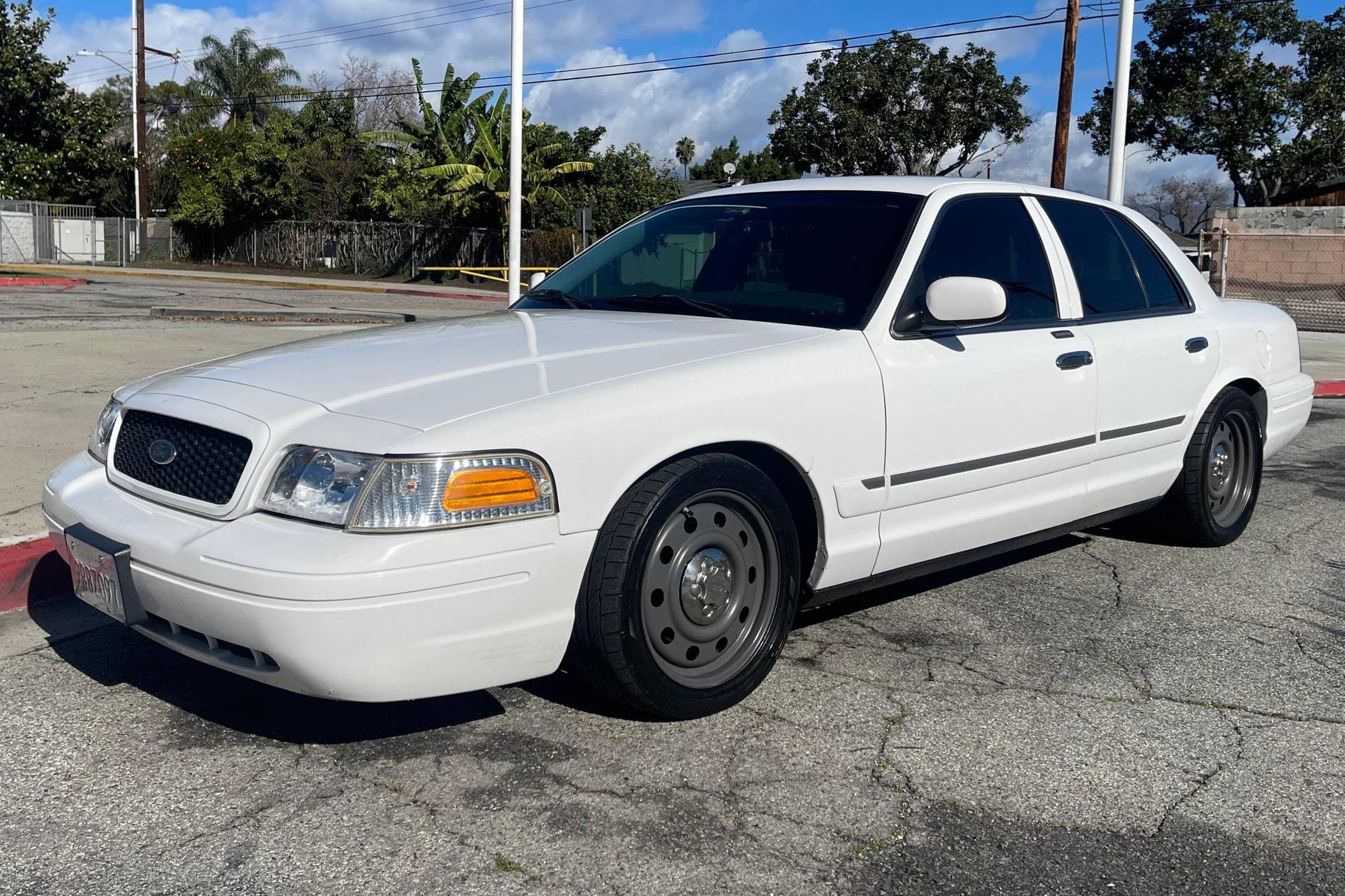 2011 Ford Crown Victoria sold for $7,100