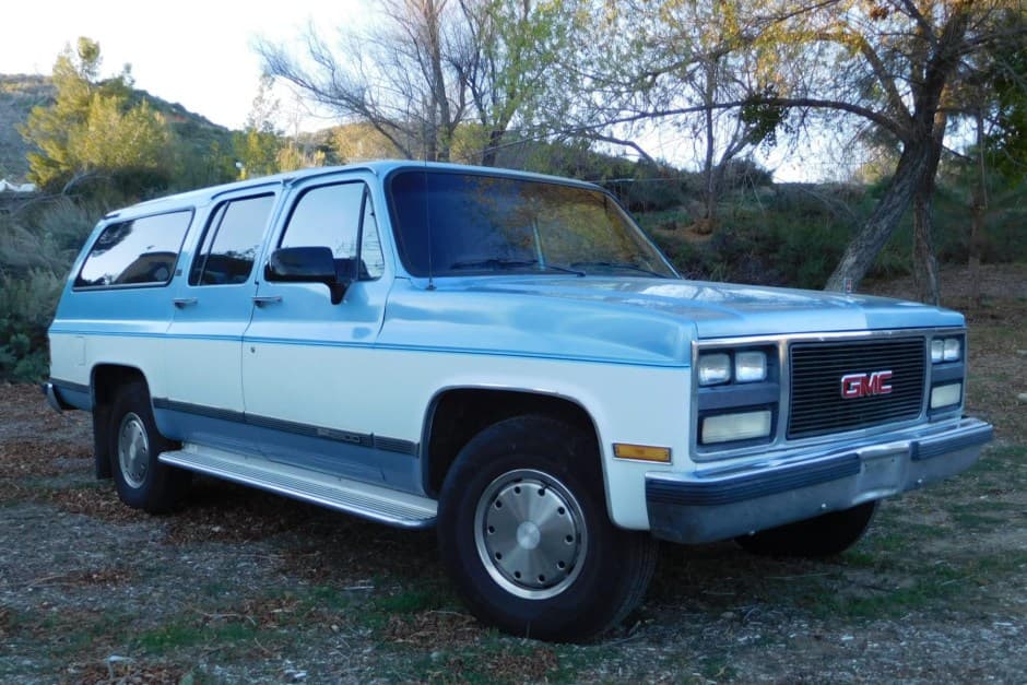 1990 GMC Suburban (1973-1991) sold for $10,000