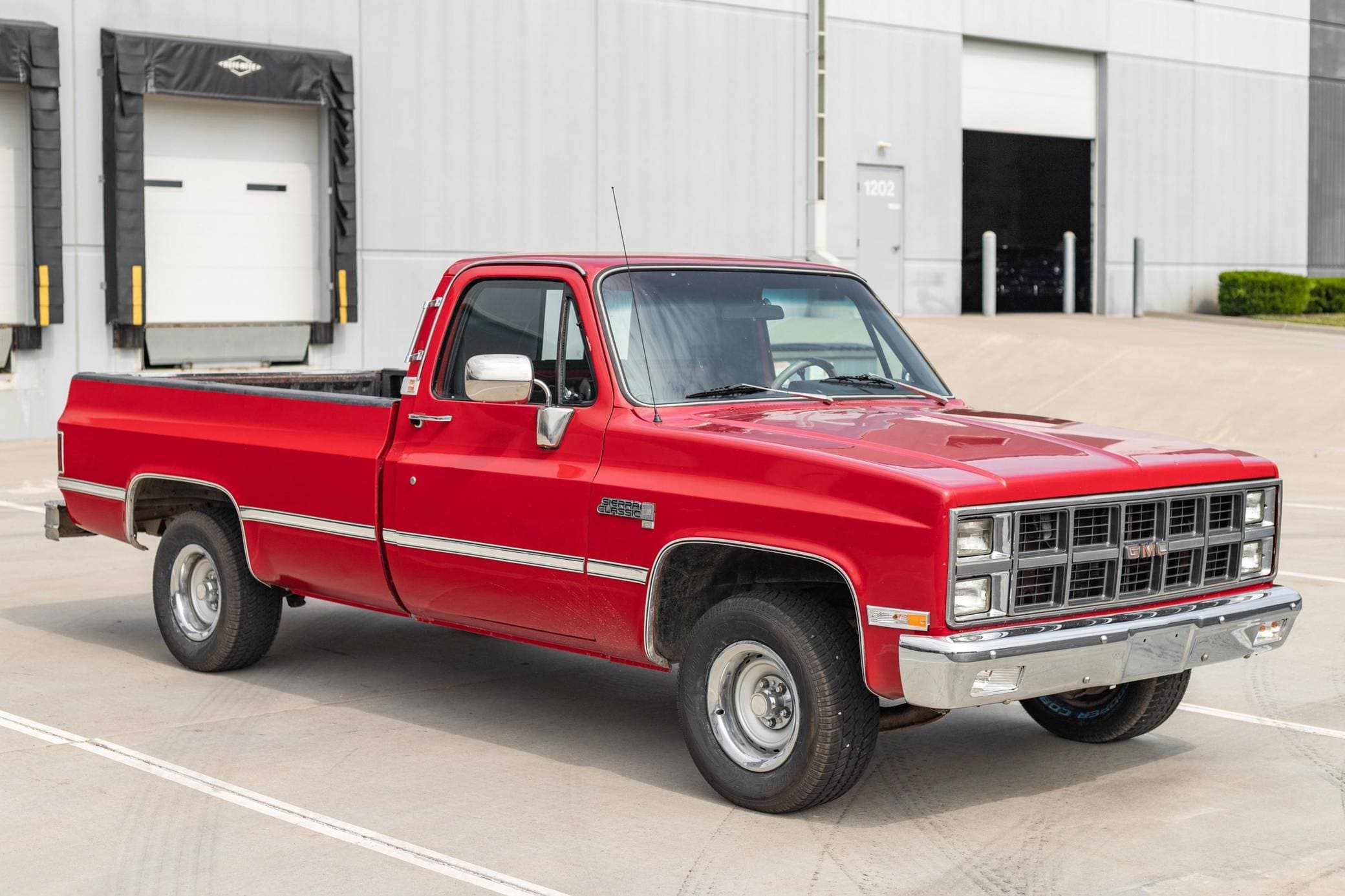1982 GMC C1500 sold for $9,100