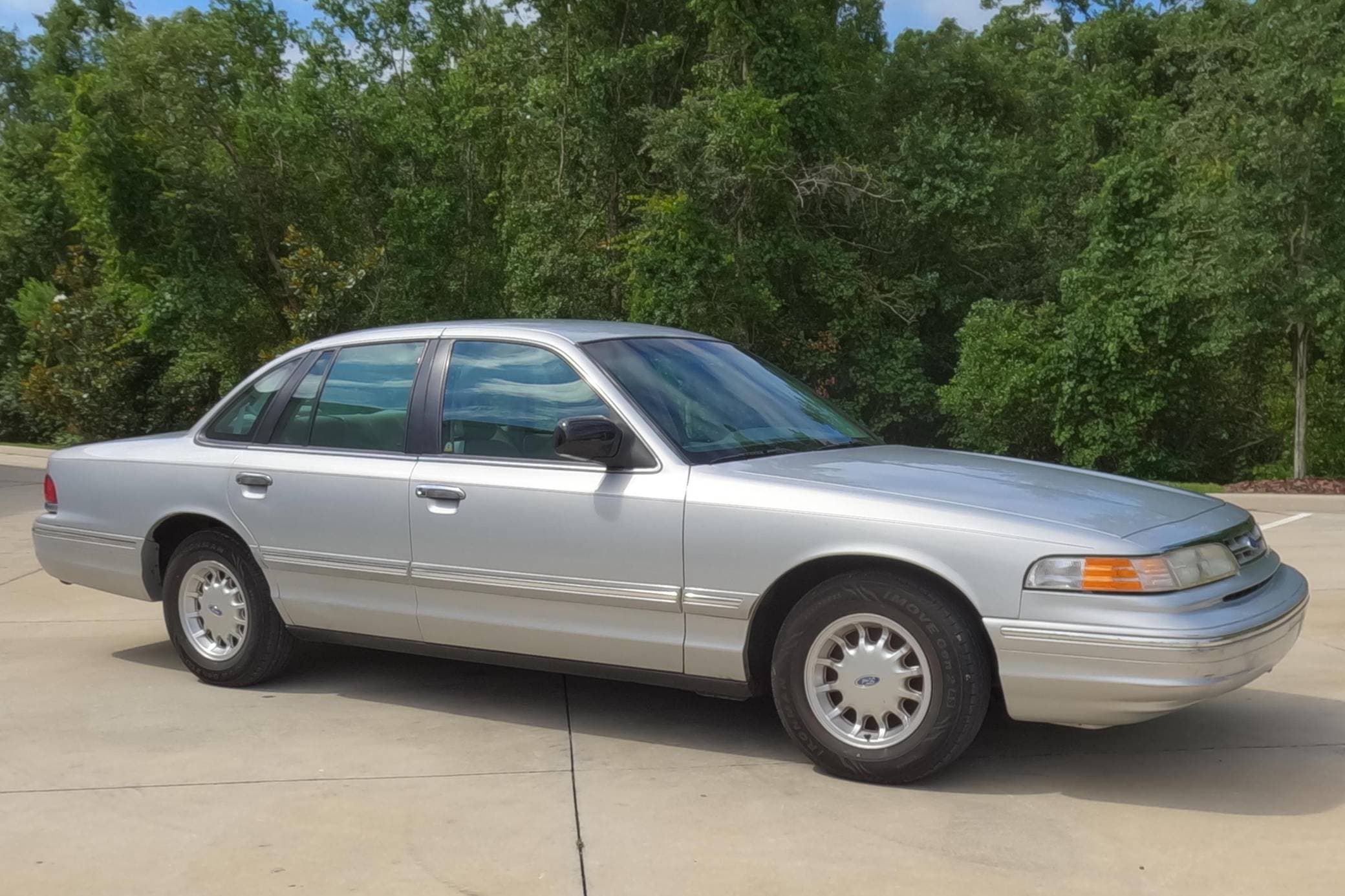 1996 Ford Crown Victoria sold for $7,000