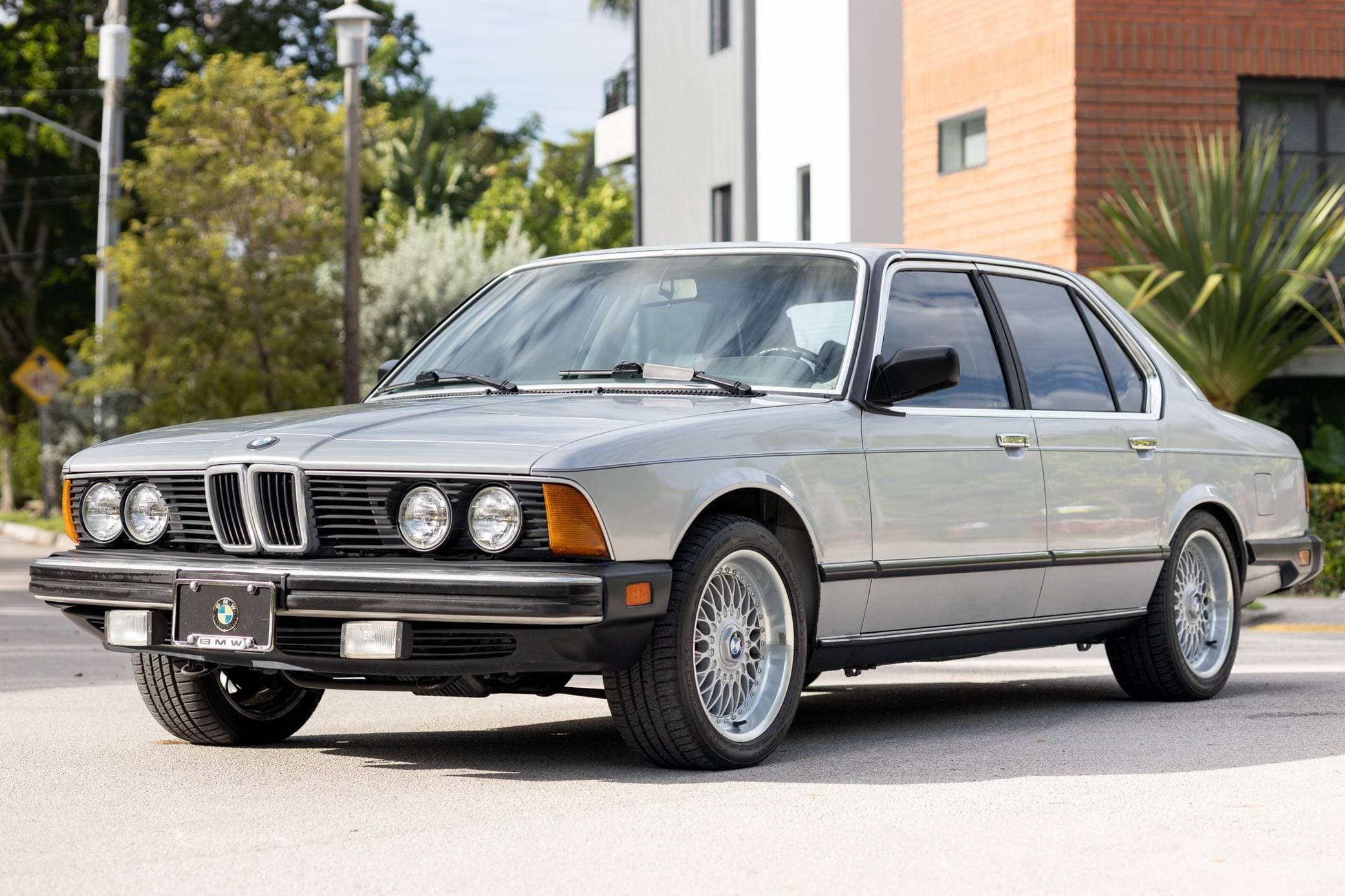 1986 BMW 7 Series sold for $7,235