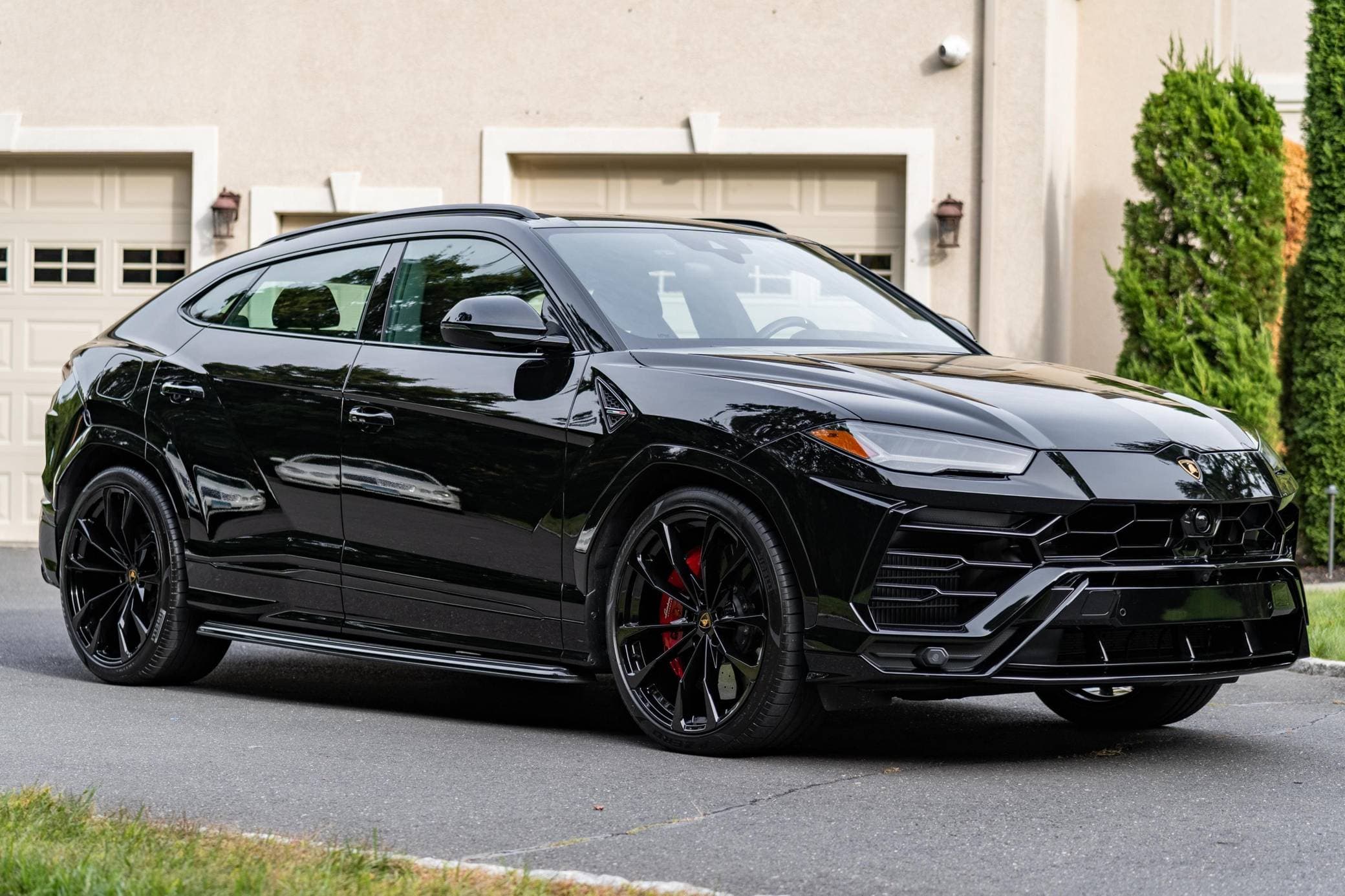 2022 Lamborghini Urus sold for $207,000
