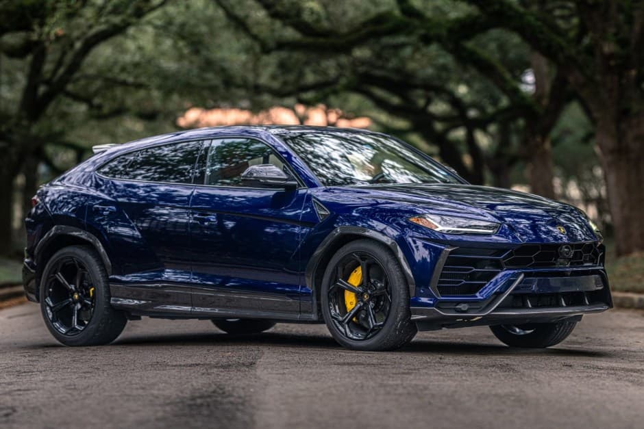 2019 Lamborghini Urus sold for $194,000