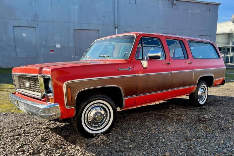 1973 Chevrolet Suburban (1973-1991) sold for $14,694