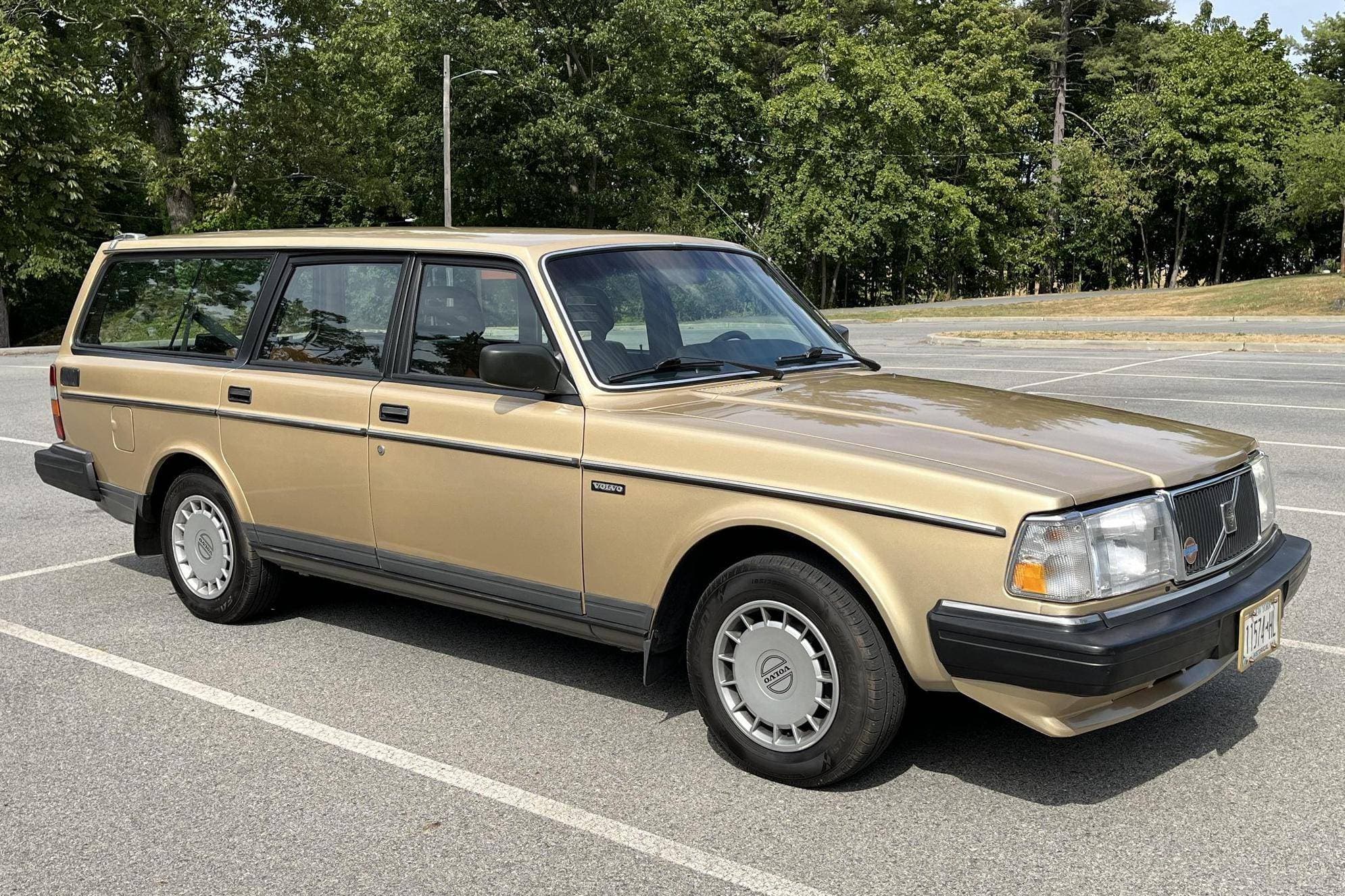 1988 Volvo 240 sold for $9,100