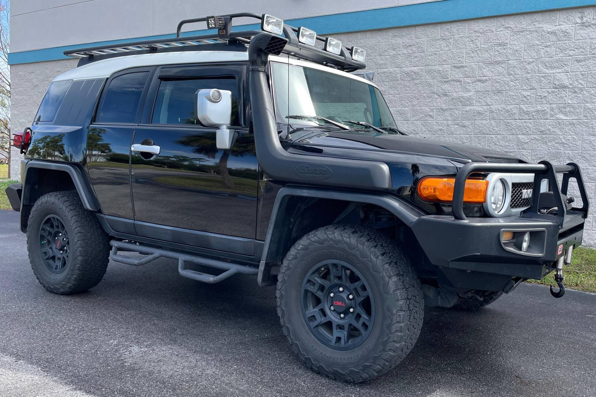 2010 Toyota FJ Cruiser sold for $17,750