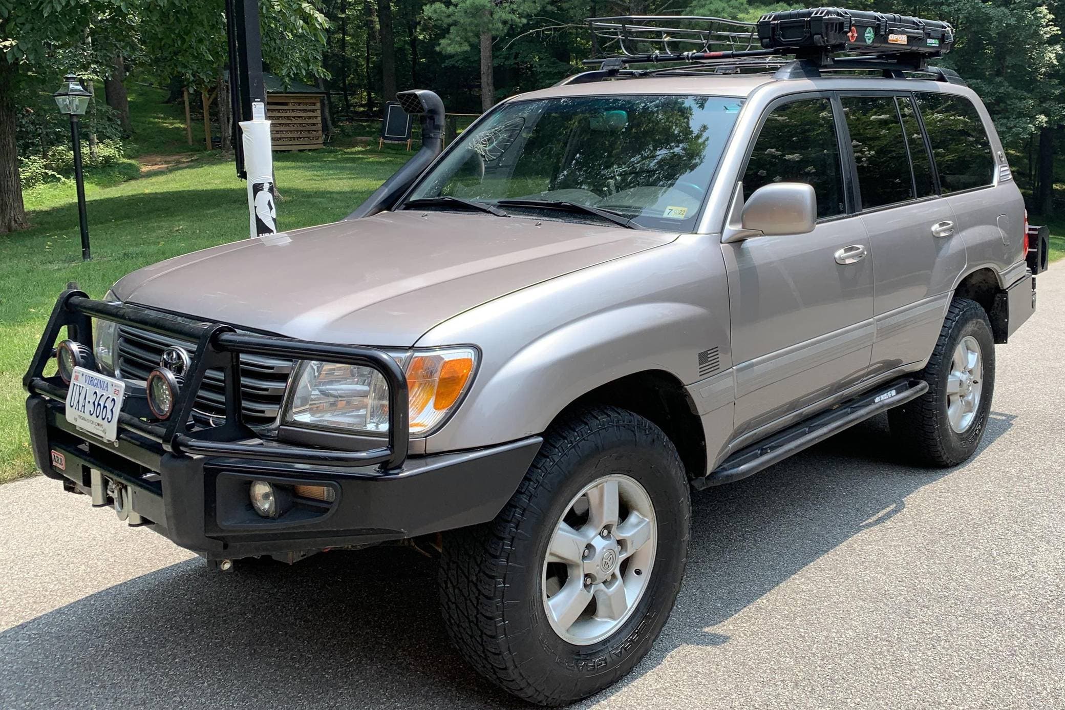 2004 Toyota Land Cruiser sold for $14,600