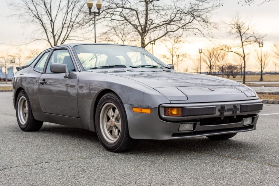 1986 Porsche 944 sold for $10,100