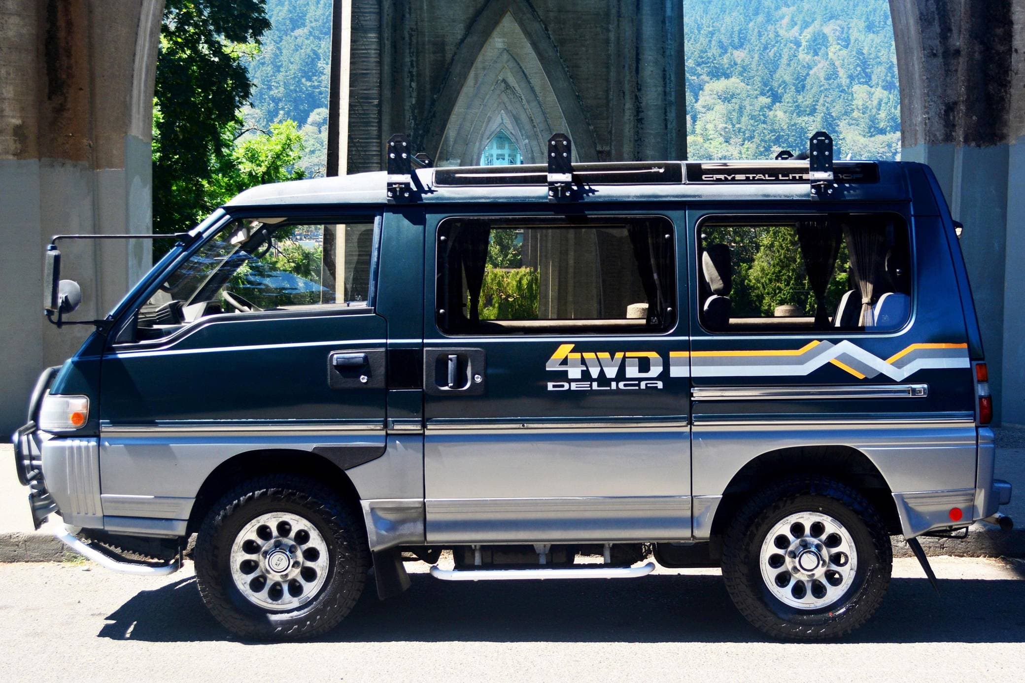 1990 Mitsubishi Delica sold for $16,681