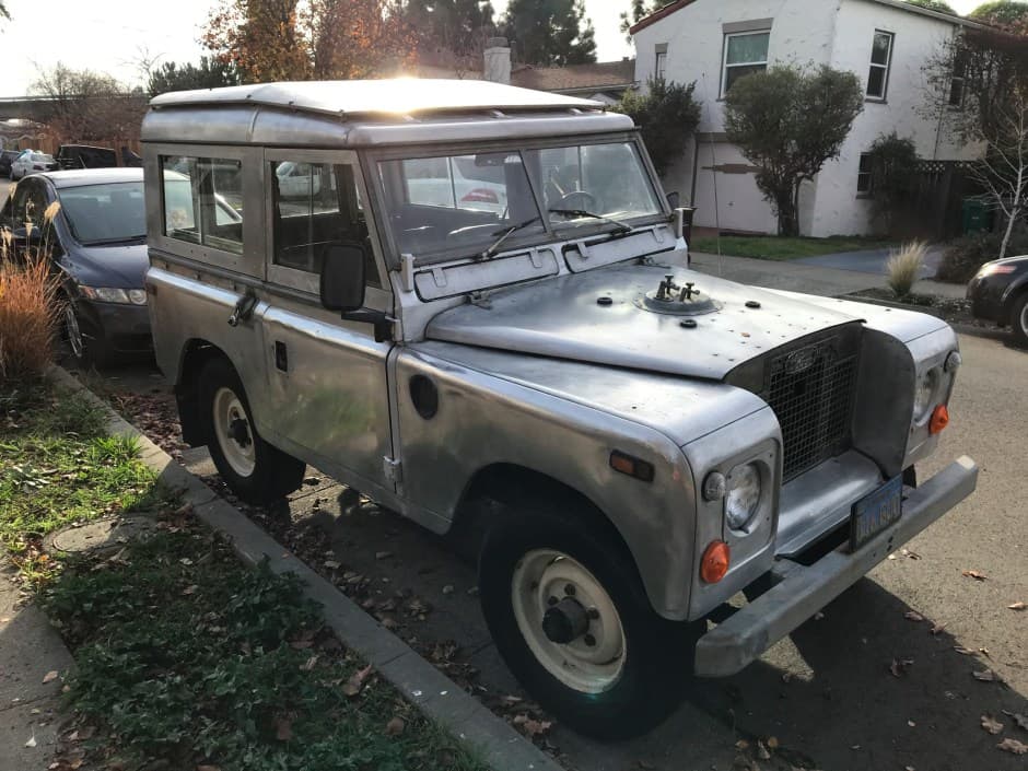 1972 Land Rover Series 88 sold for $10,500