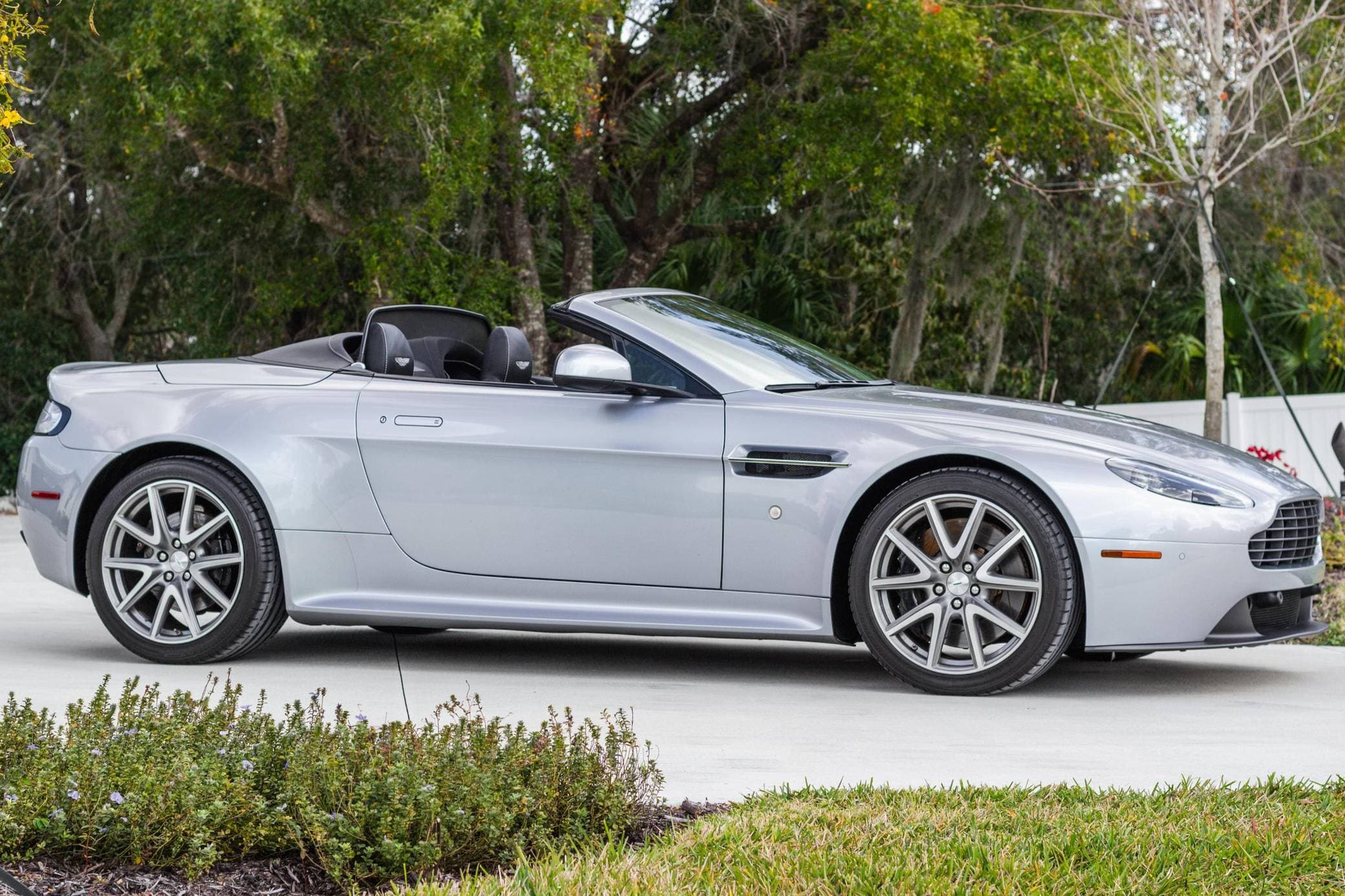 2015 Aston Martin Vantage sold for $59,000