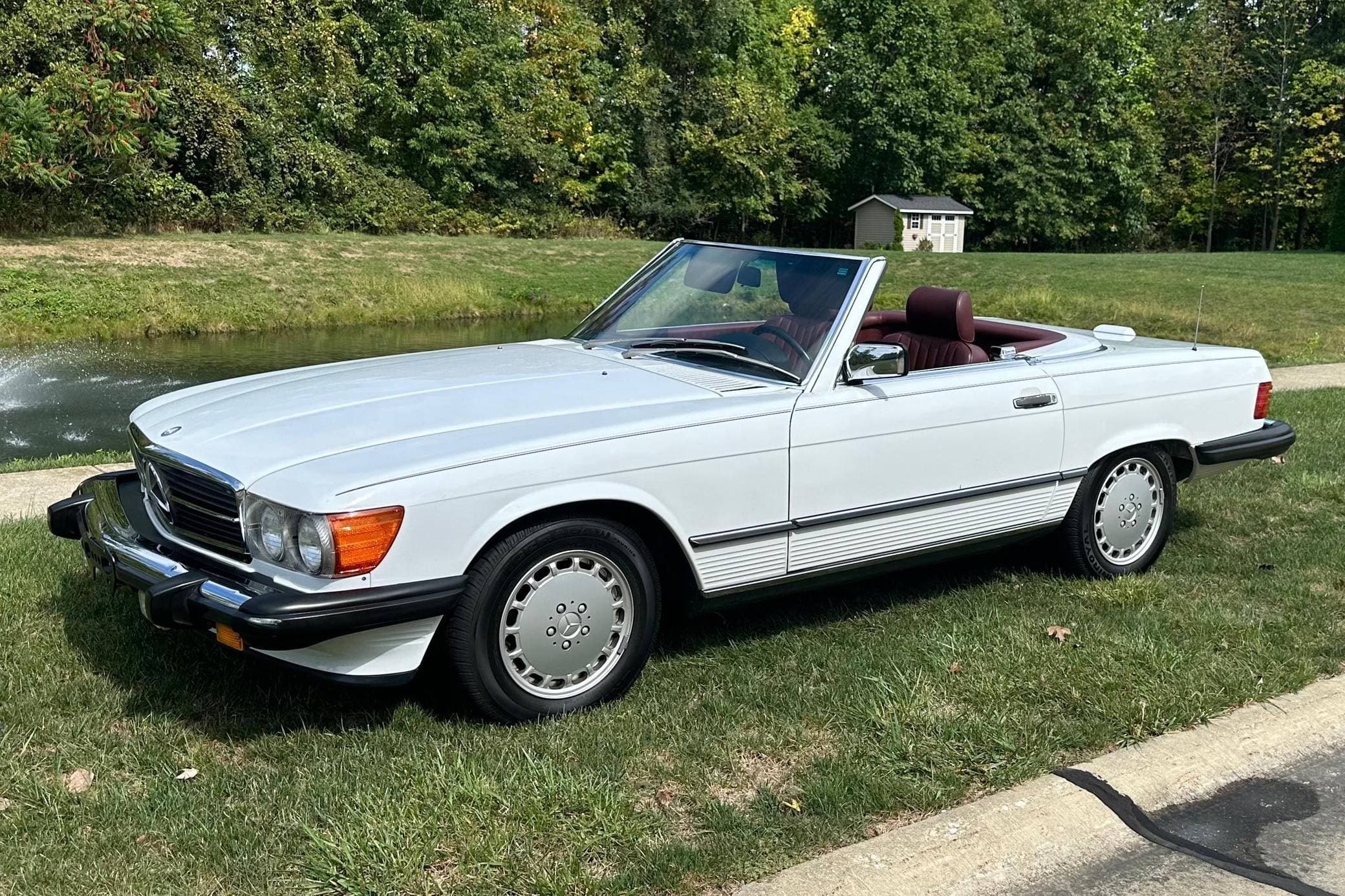 1989 Mercedes-Benz R107 SL sold for $17,777
