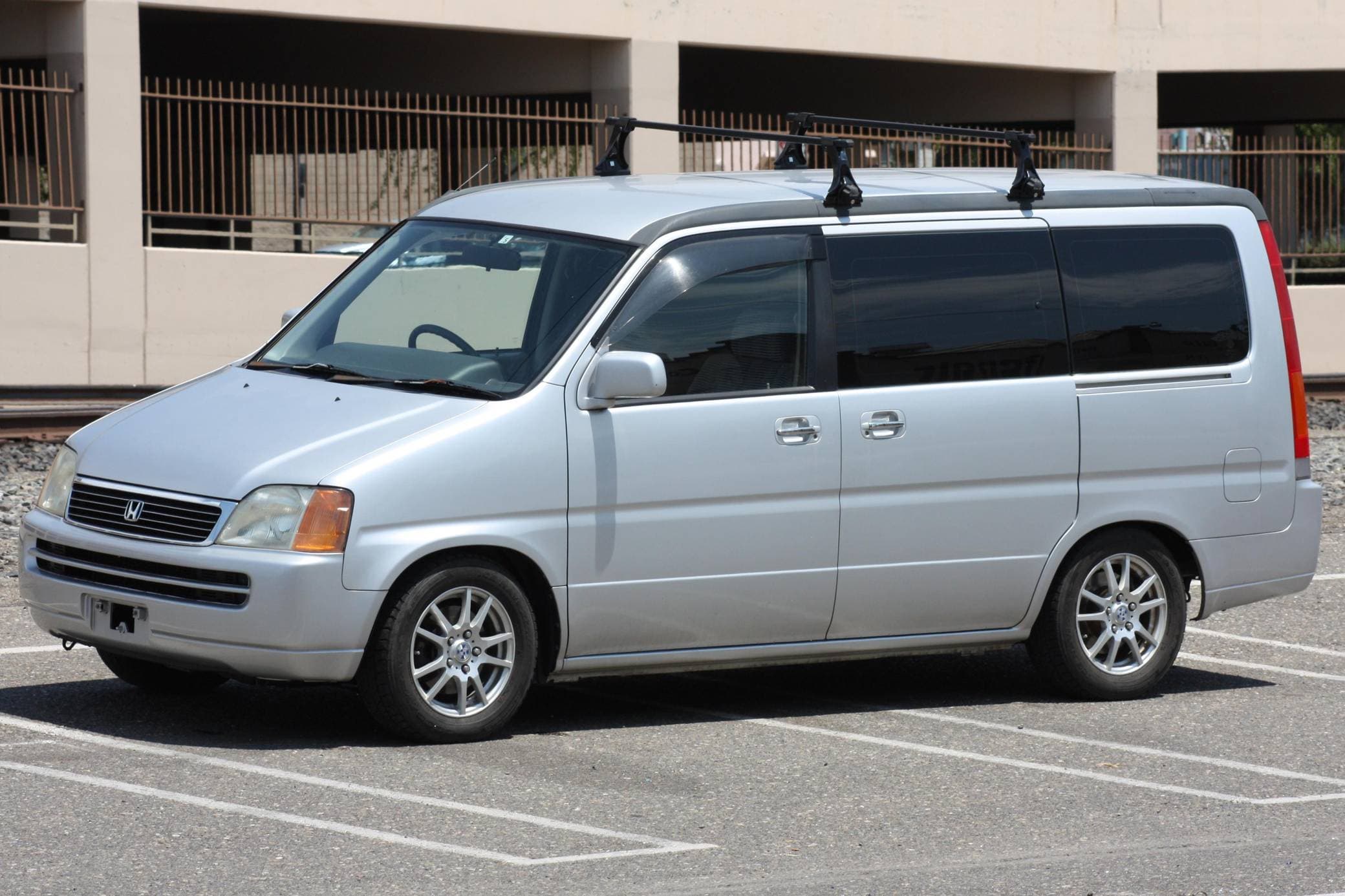 1997 Honda Stepwgn sold for $7,600