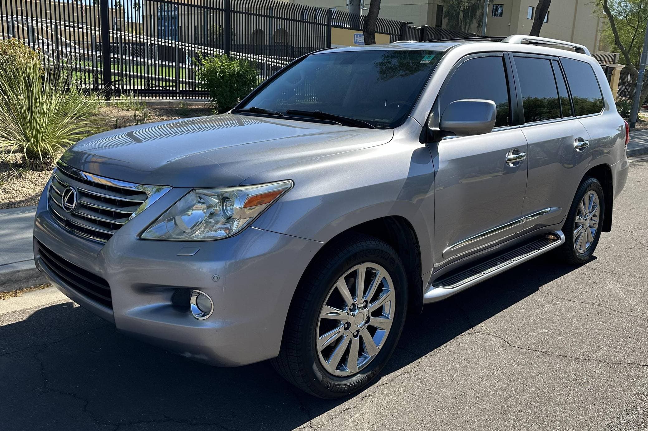 2009 Lexus LX sold for $25,500