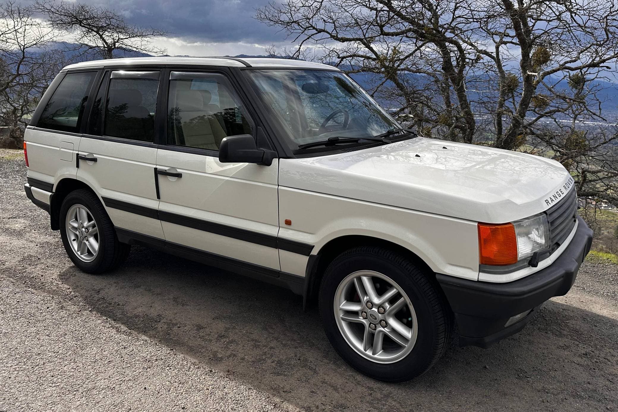 1998 Land Rover Range Rover sold for $11,800