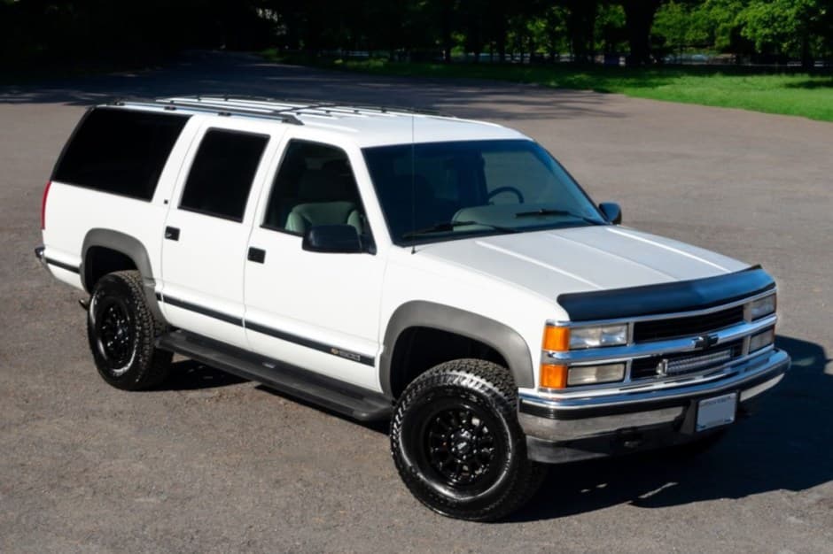 1995 Chevrolet Suburban (GMT400 1992-1999) sold for $12,750