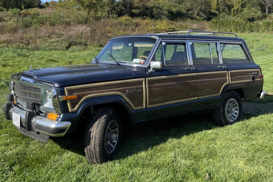 1988 Jeep SJ Grand Wagoneer sold for $17,000