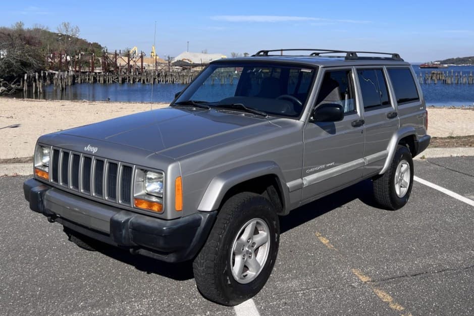 2001 Jeep XJ Cherokee sold for $14,050