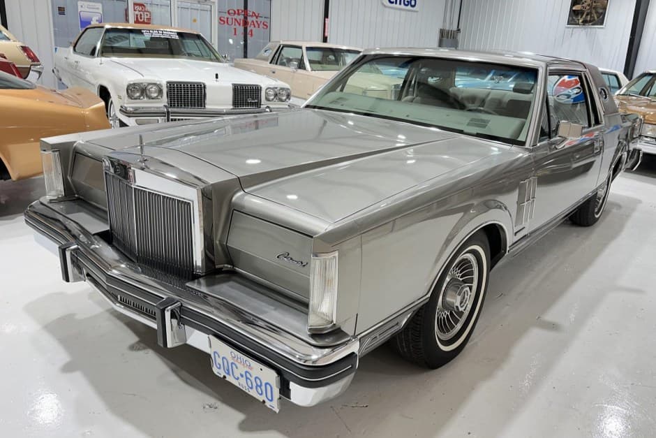 1981 Lincoln Continental Mark VI (1980-1983) sold for $17,250