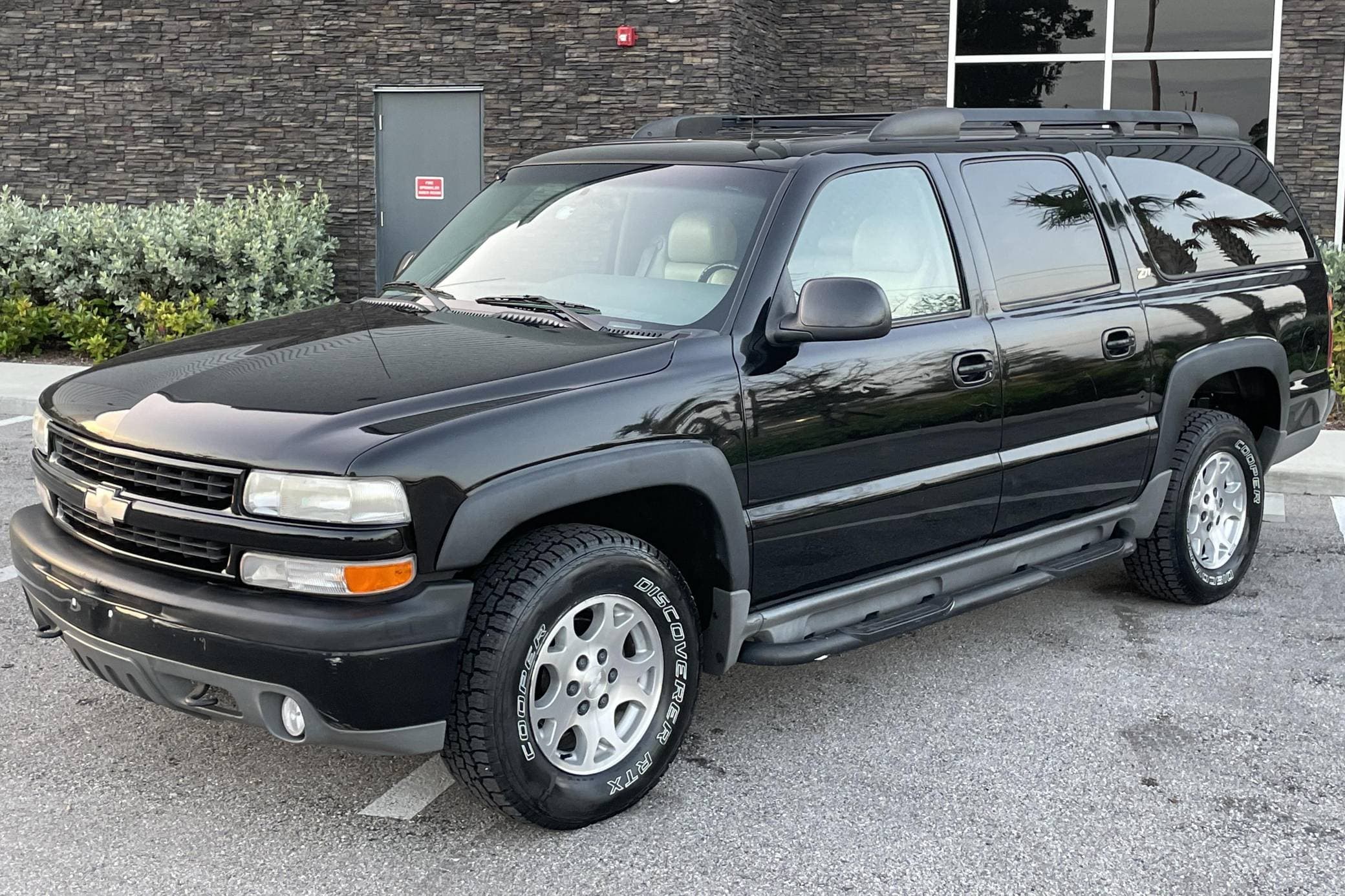 2002 Chevrolet Suburban sold for $8,389