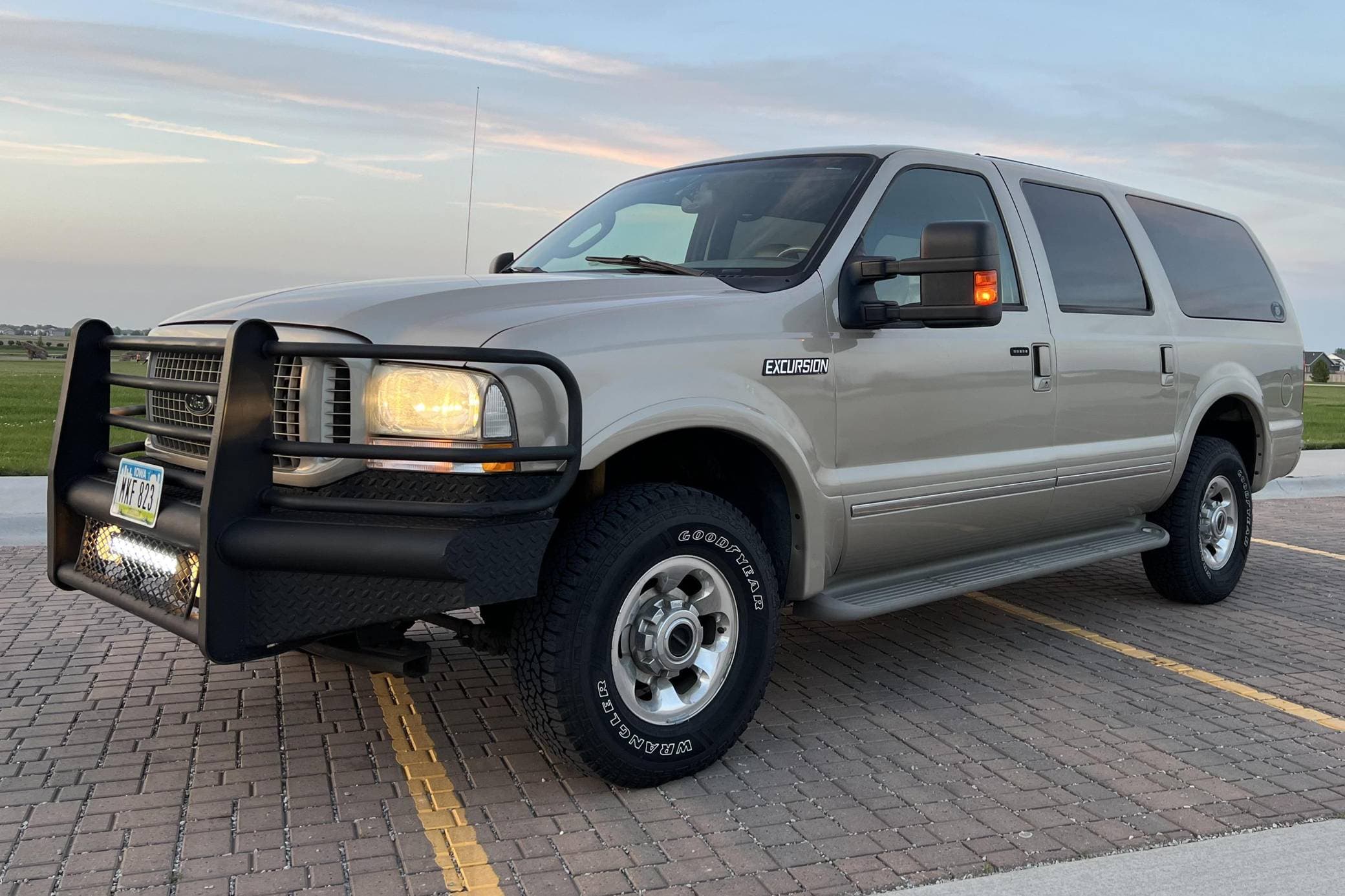 2004 Ford Excursion sold for $12,000