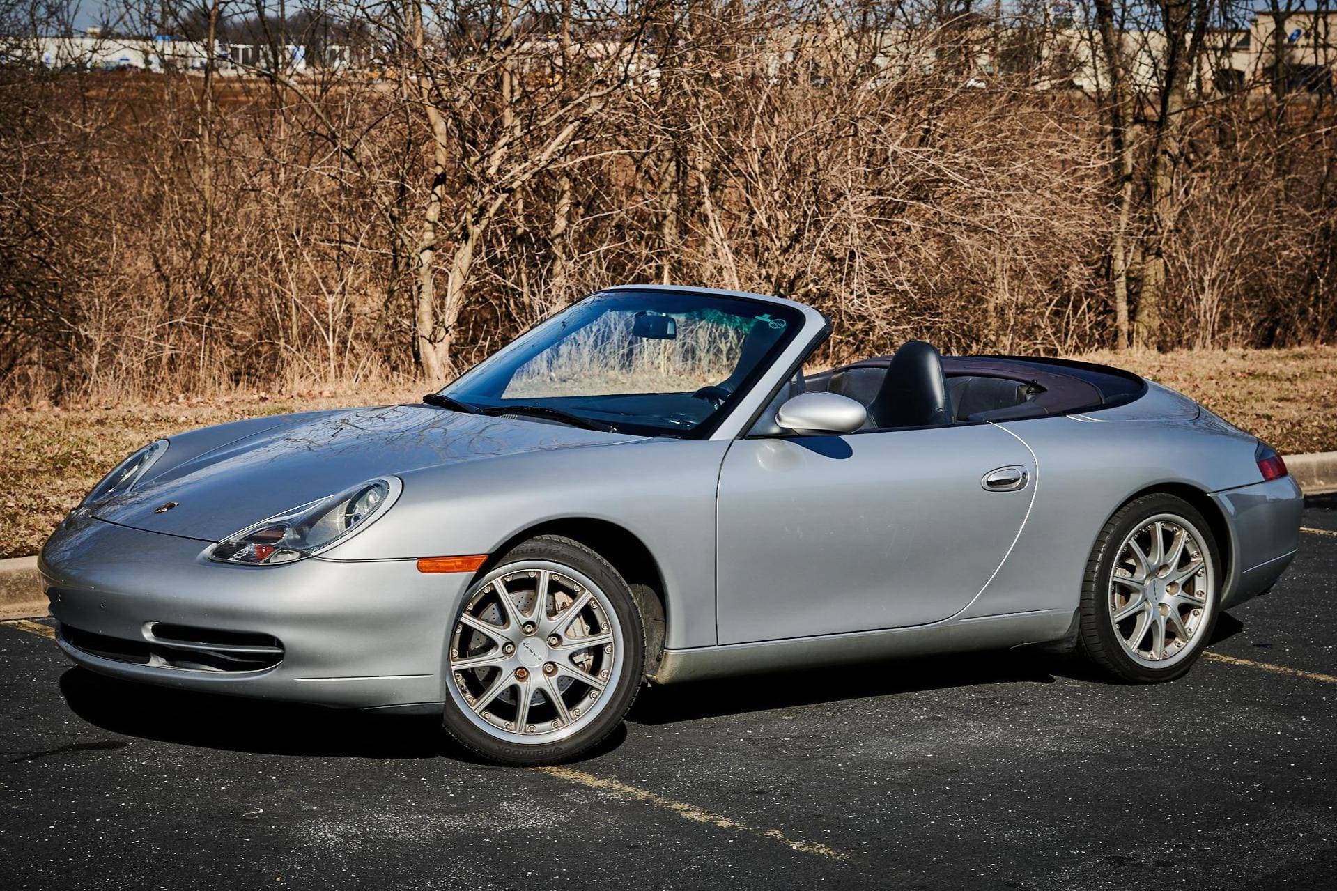 1999 Porsche 996 911 sold for $12,100