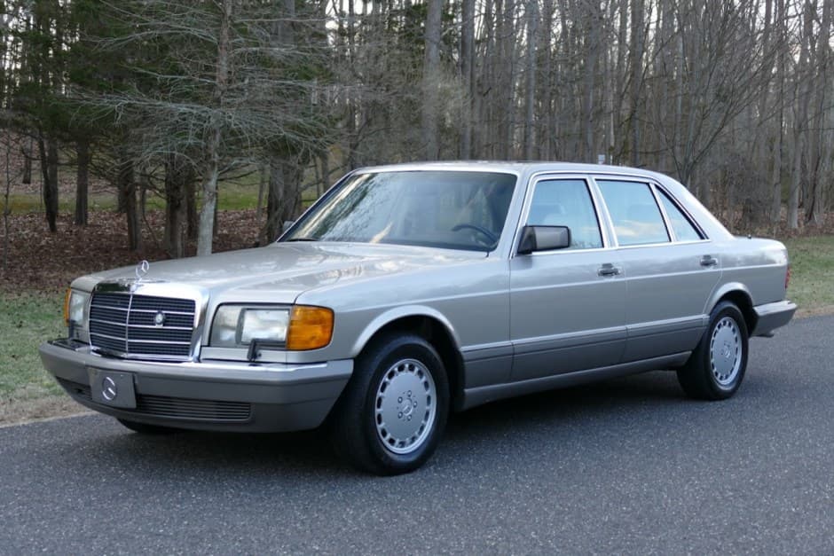 1991 Mercedes-Benz W126 S-Class sold for $17,500