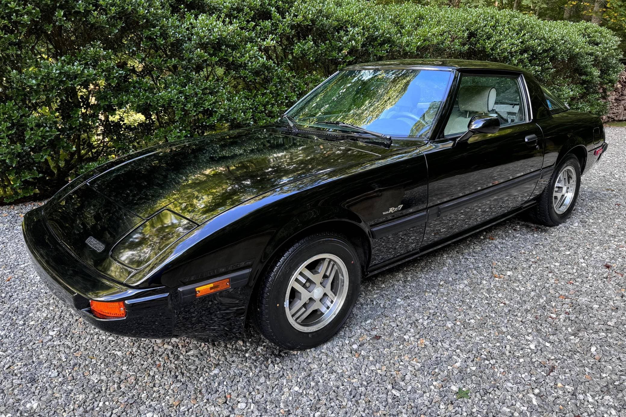 1985 Mazda FB RX-7 sold for $7,600