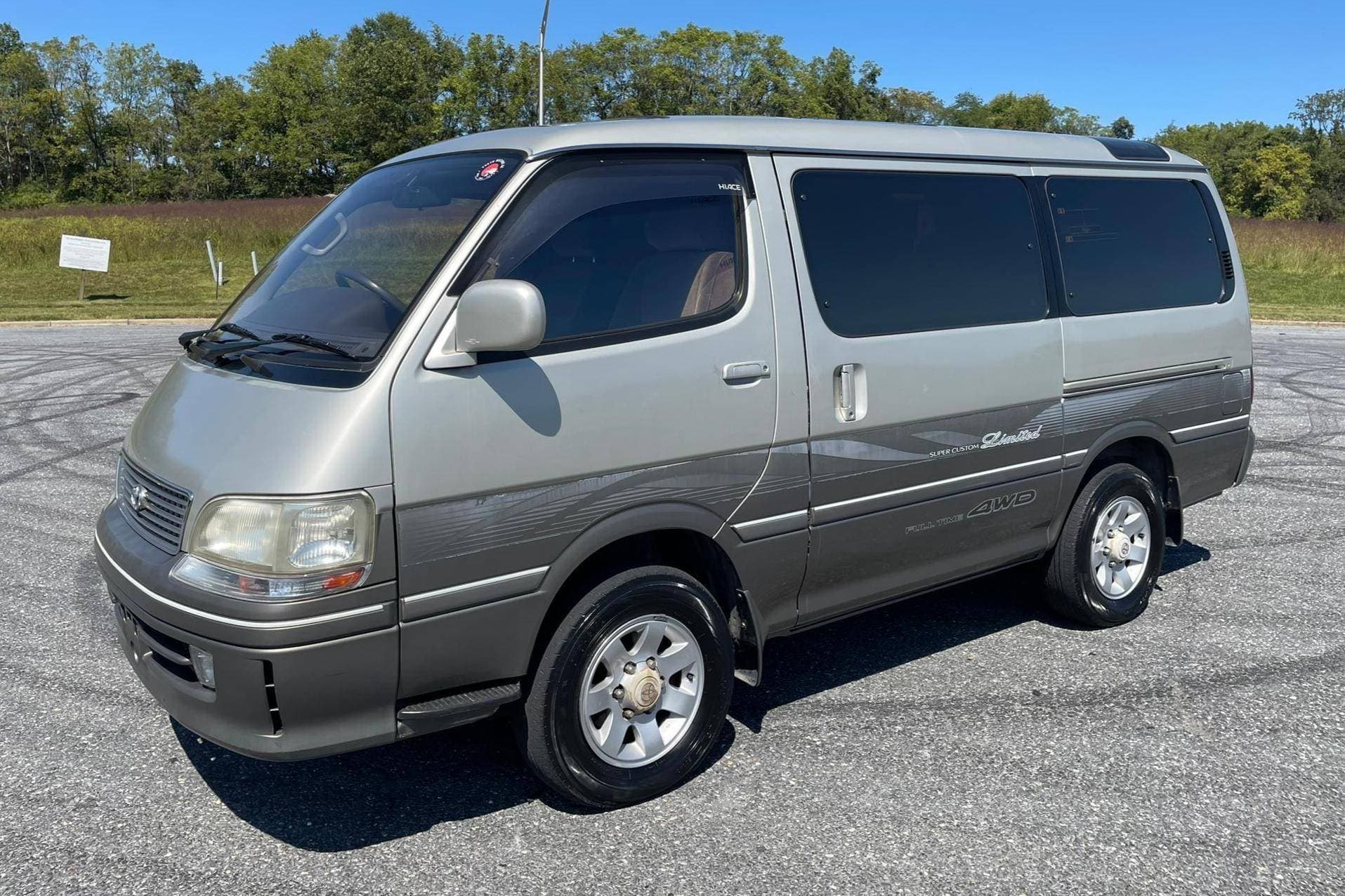 1997 Toyota HiAce sold for $7,450