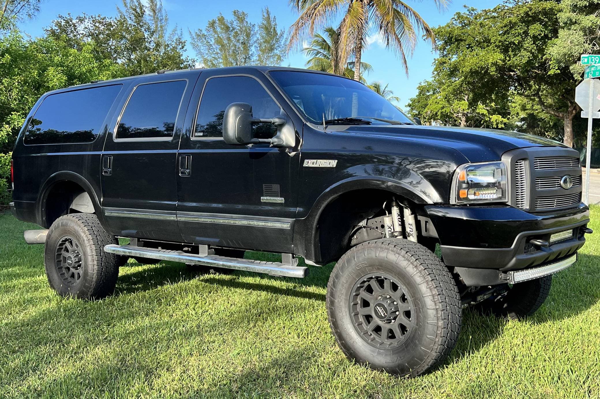2003 Ford Excursion sold for $12,600