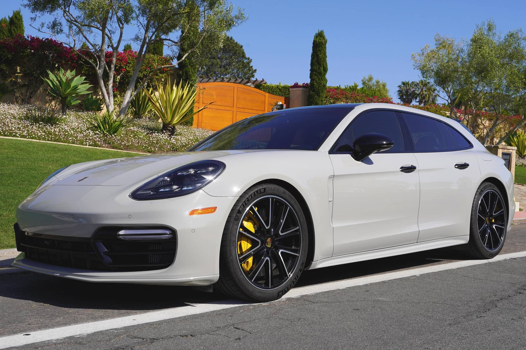 2018 Porsche Panamera sold for $129,500