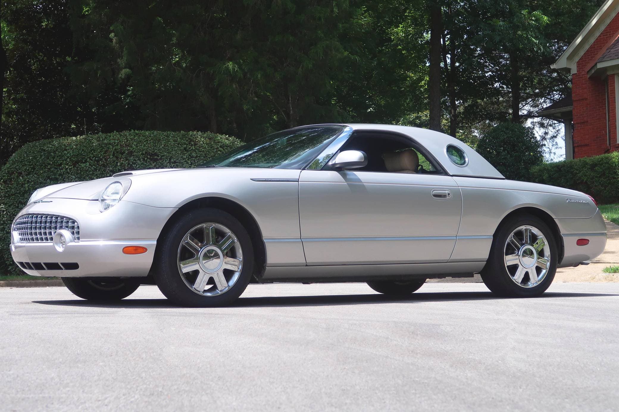 2005 Ford Thunderbird sold for $17,151