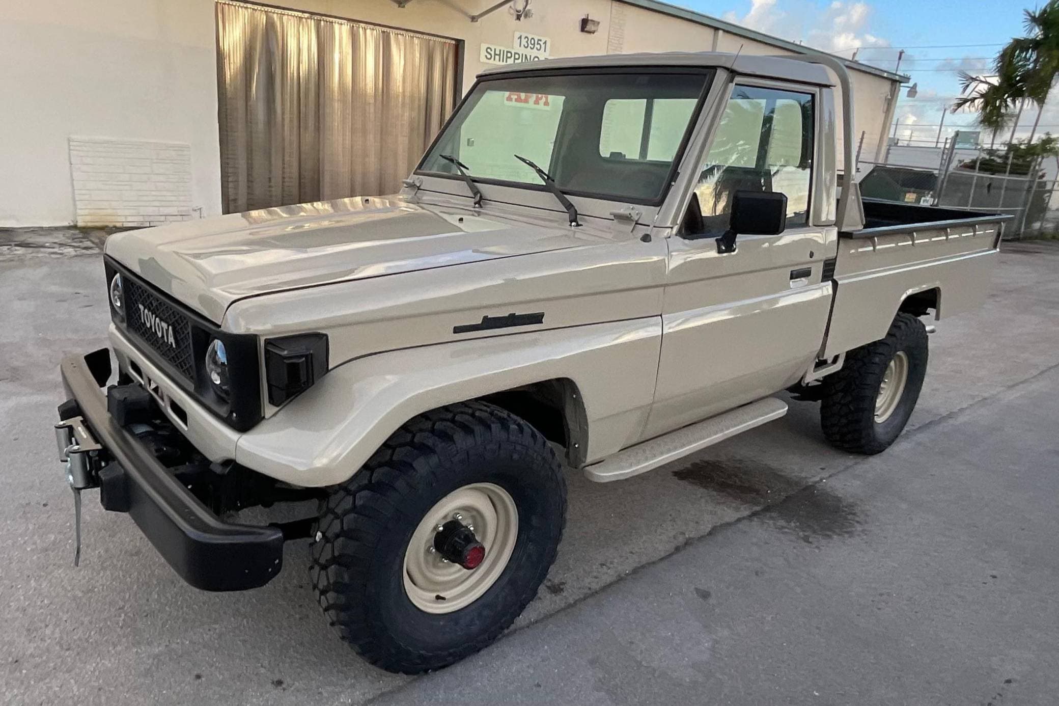 1987 Toyota Land Cruiser sold for $27,500