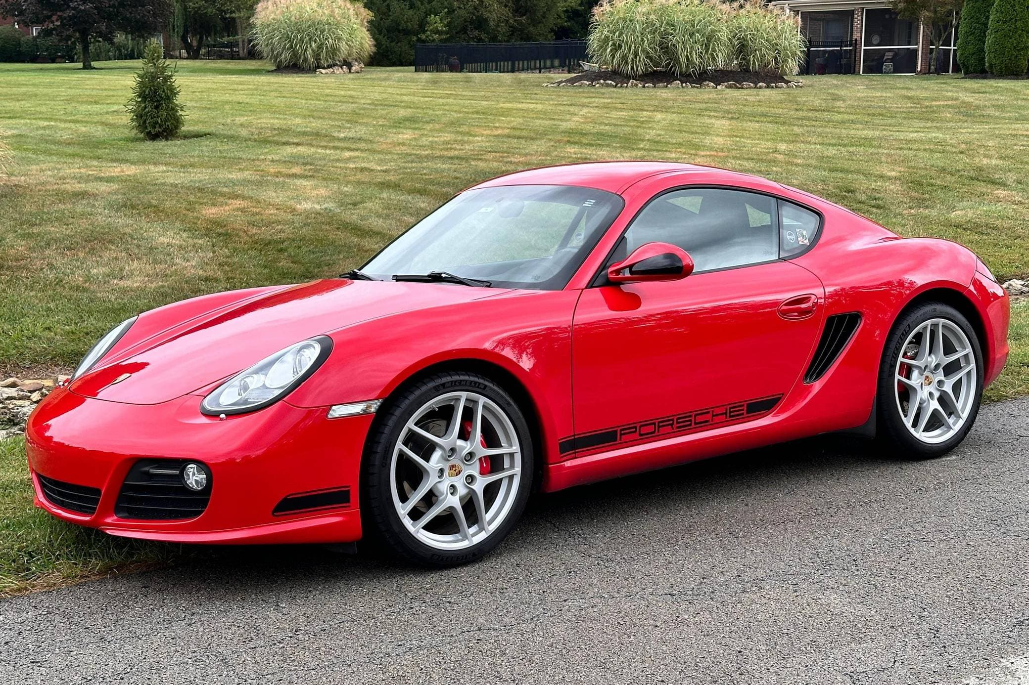 2009 Porsche 987 Cayman sold for $26,987