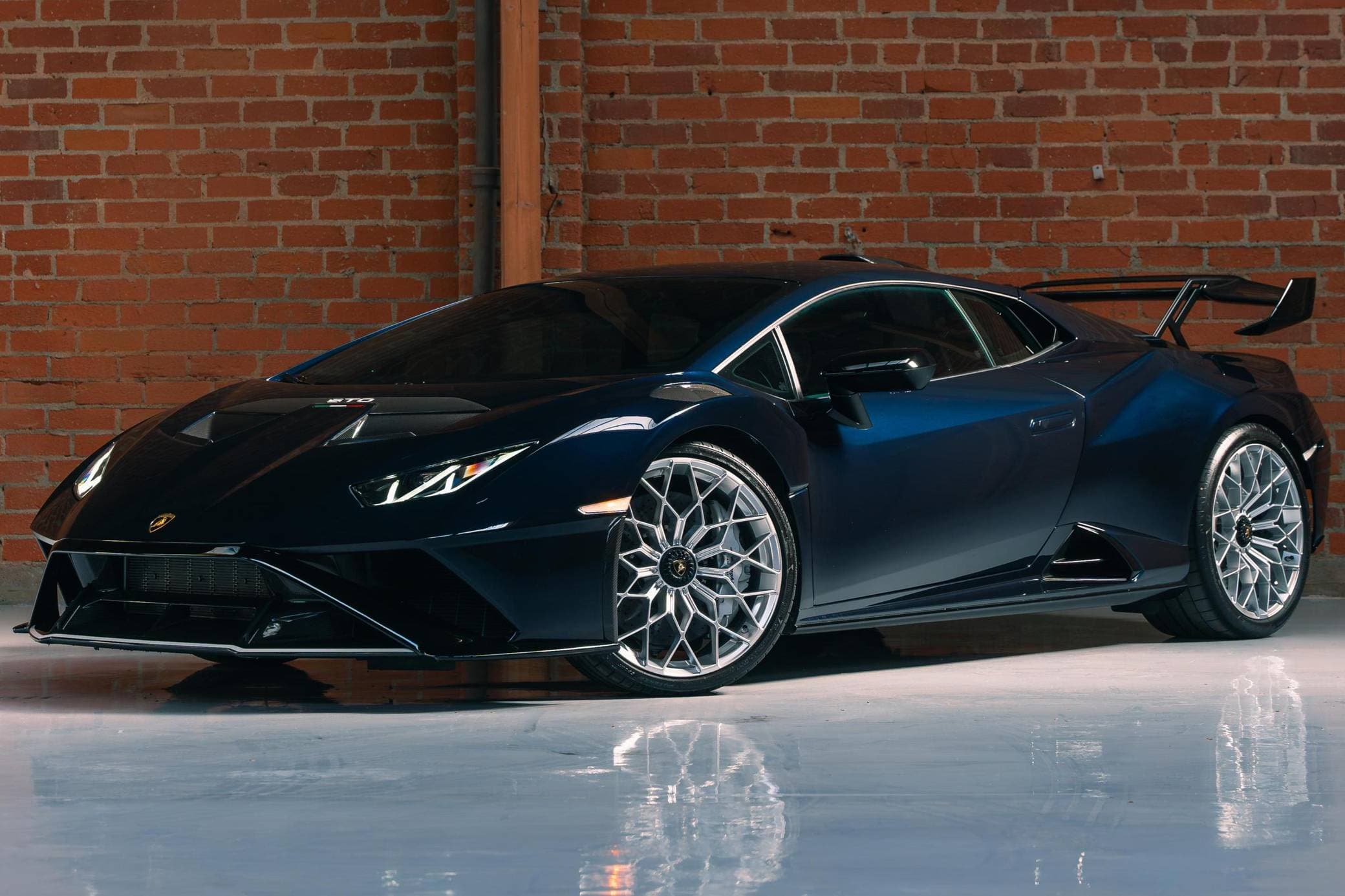 2023 Lamborghini Huracan sold for $364,000
