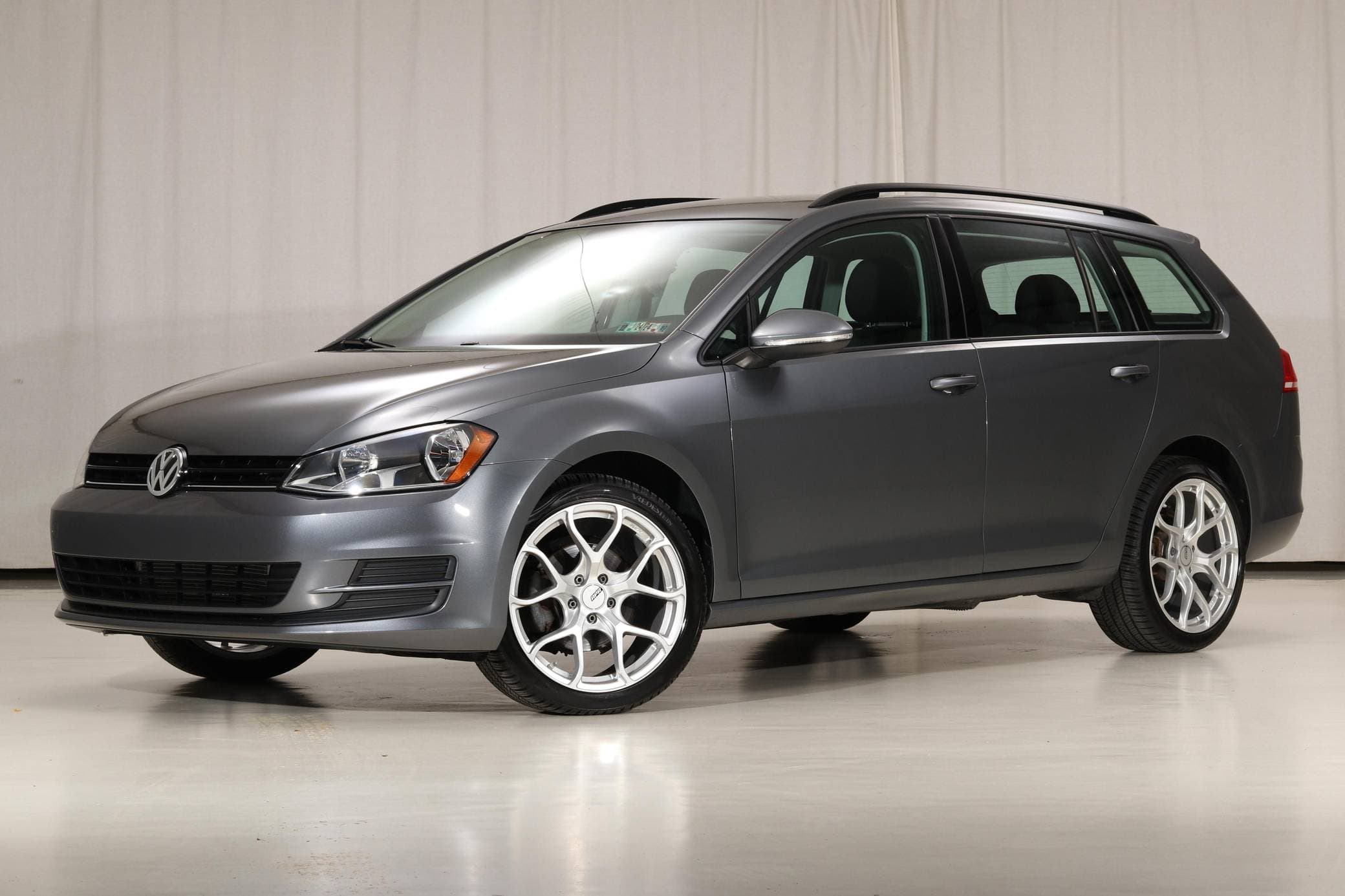 2017 Volkswagen Golf sold for $12,726